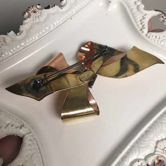 1940s Taylord Signed Ribbon Bow Brooch - Picture 6 of 7